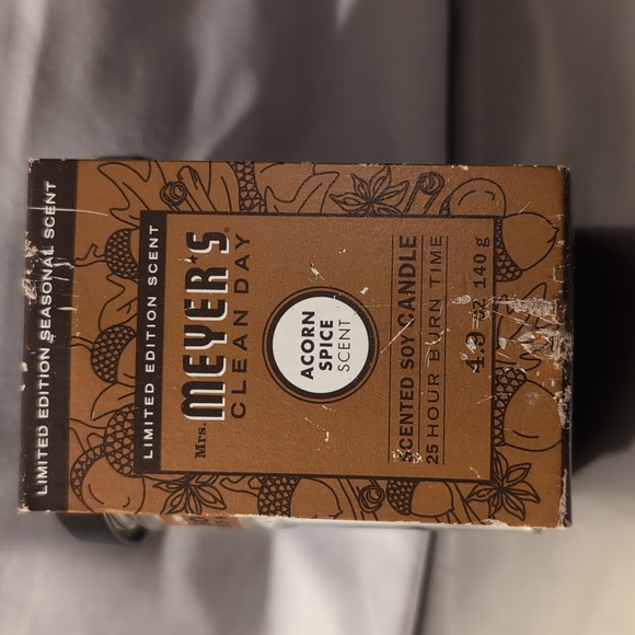 Mrs. Meyers soy candle/ acorn spice - Picture 4 of 5